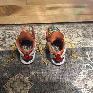 Nike Men's Kyrie Infinity Shoe. Never worn only tried on didn’t fit my son.